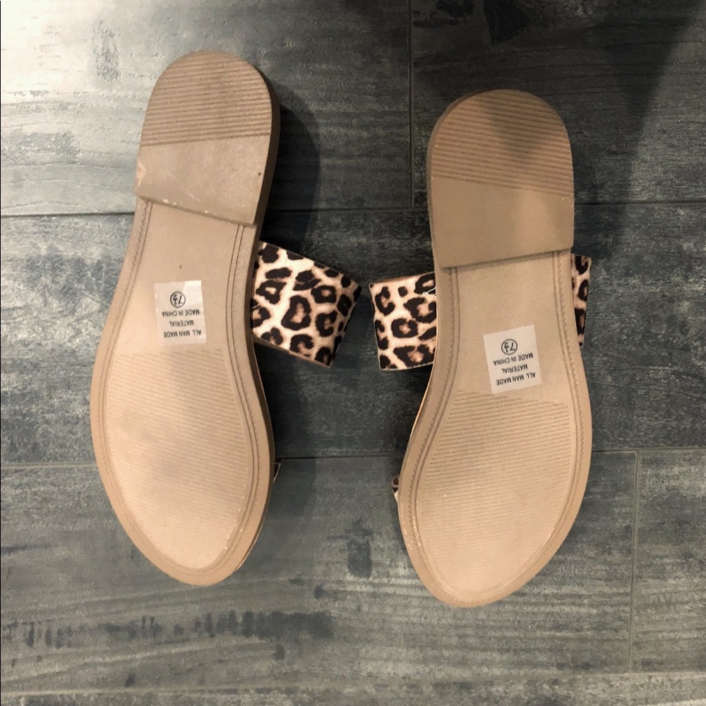 SODA leopard print strappy flat sandals - Picture 4 of 4